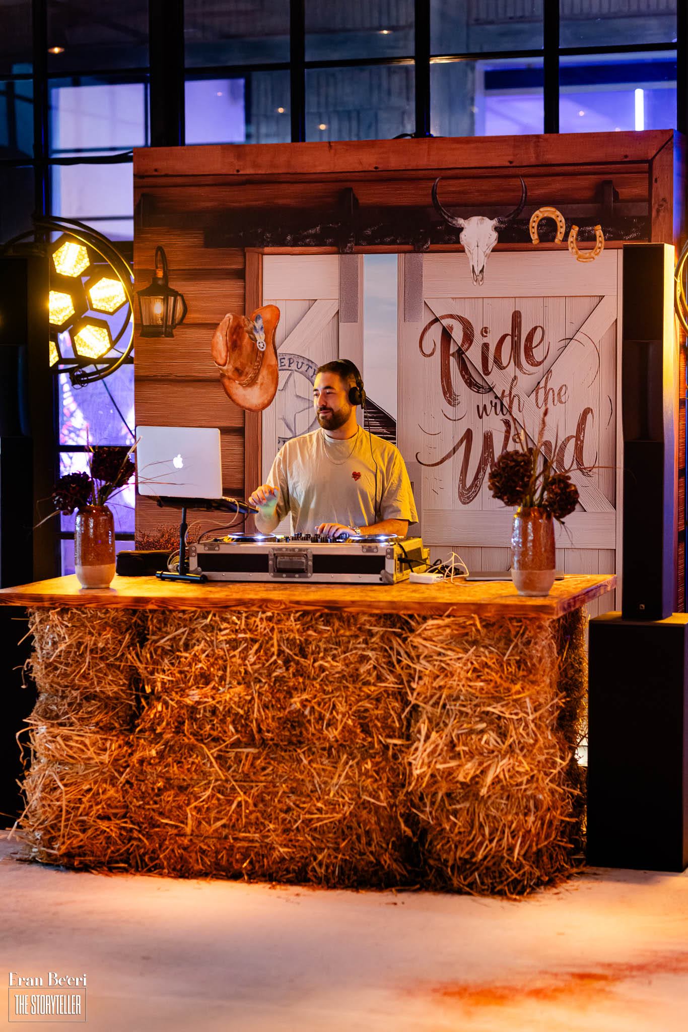 Immersive western space